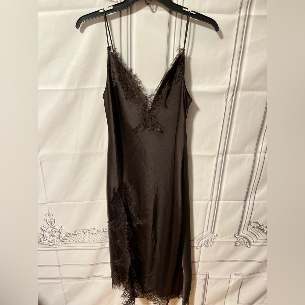 VIRAL NEW ZARA SATIN LACE NIGHT OUT DRESS SIZE M
🚨NO DISCOUNT THIS DRESS - Picture 10 of 13